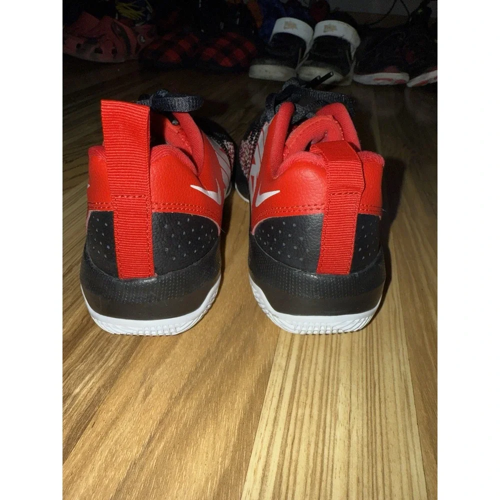 Nike Boys NEW Sz 3Y 3 Team‎ Hustle Quick 922681-002 Black Basketball Sneakers